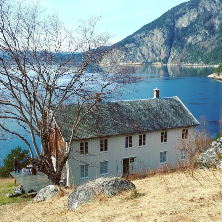 Első látásra szerelem ez az álomszép, vintage otthon a norvég fjordoknál